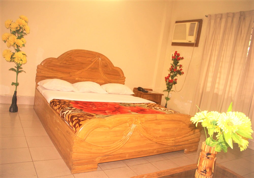 AC Couple bed