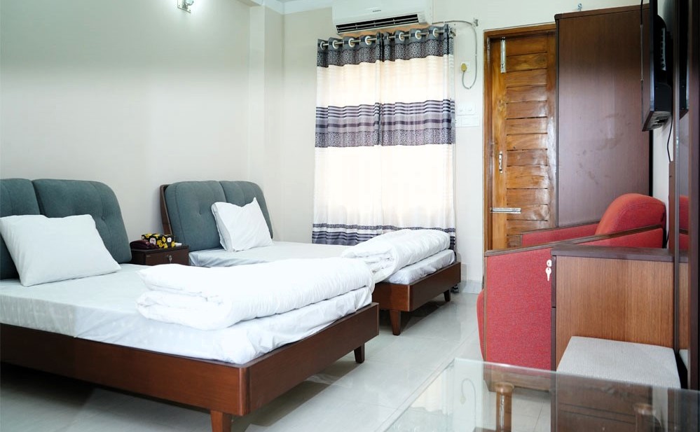 AC Deluxe Twin Bed