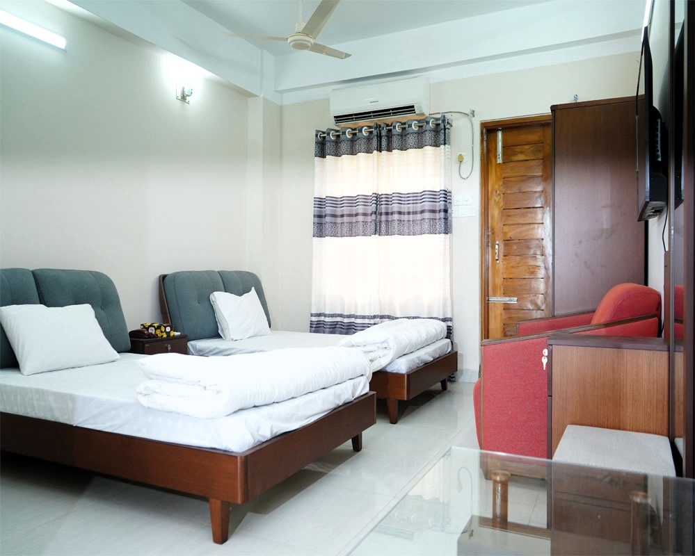 AC Deluxe Twin Bed