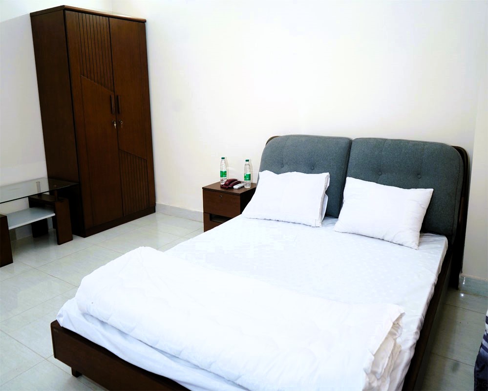 AC Deluxe  Couple Bed