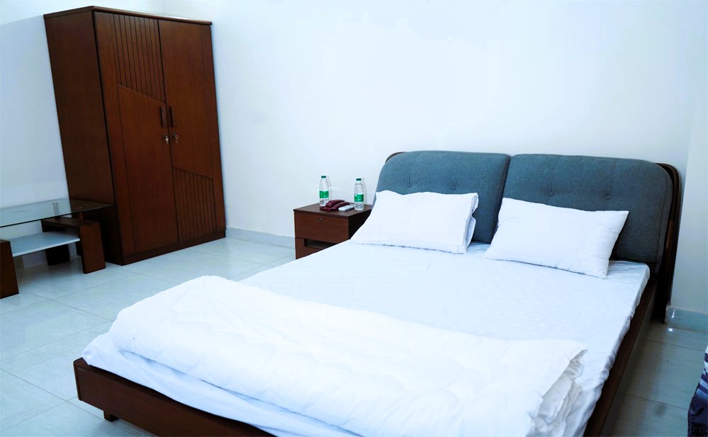 AC Deluxe  Couple Bed